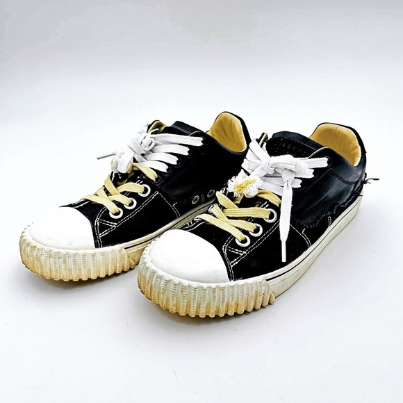 MAISON MARGIELA New Evolution Sneakers
Great condition. Size 38 - Picture 2 of 6